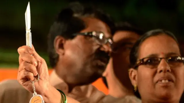 શિવસેનાની મહિલા કાર્યકરની તસવીર