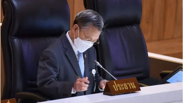 ประธานสภาให้เหตุผลในการไม่สั่งถอนข้อกล่าวหาของนายวิสาร เตชะธีราวัฒน์ ว่าเมื่อพูดแล้ว พาดหัวไปแล้ว หากถอน พอนายกฯ จะชี้แจง ก็จะไม่ได้แจง