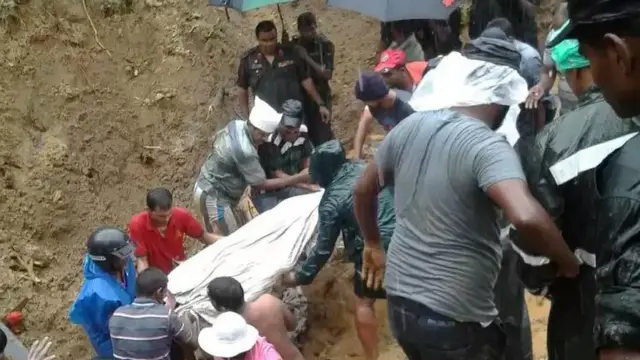 අඟහරුවාදා උදෑසන කඩුගන්නාව ප්‍රදේශයේ සිදු වූ නාය යාමකට හසු වූ පුද්ගලයන් හය දෙනෙකුගෙන් තිදෙනෙකුගේ මළ සිරුරු සොයා ගෙන ඇති බවයි ආපදා කළමනාකරණ මධ්‍යස්ථානය නිවේදනය කළේ.