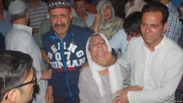 शुजात बुखारी के परिजन