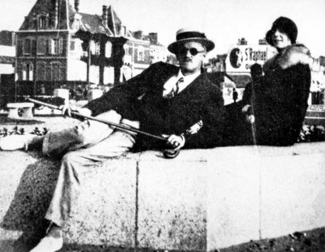 James Joyce y su esposa Nora Barnacle, 1930.