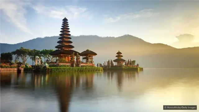 巴厘岛的新年第一天是来回顾过去的一年和规划未来新一年的。