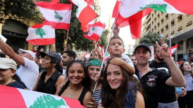 متظاهرات في لبنان