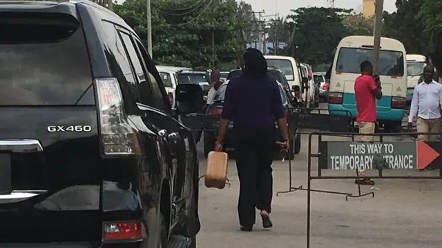 woman carry jerry can dey look for fuel