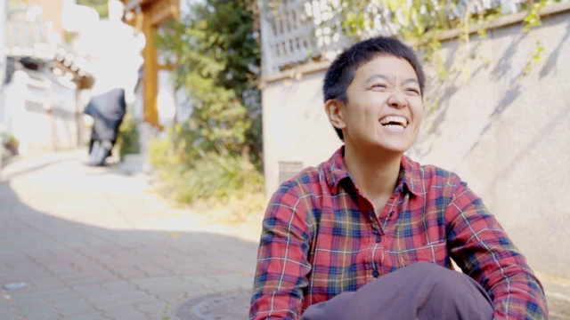 2011년 동성결혼을 인정하는 캐나다 토론토에서 파트너와 함께 결혼식을 올렸다