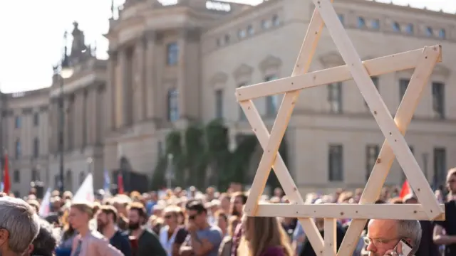 Marcha contra el antisemitismo en Berlín tras el atentado contra una sinagoga en Halle.