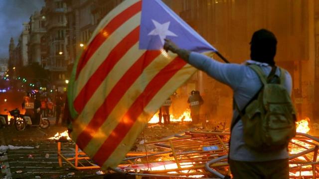 People wave "Esteladas" flag as thousands take part in "Marches for Freedom" along Pelayo street in Barcelona, Spain, 18 October 2019