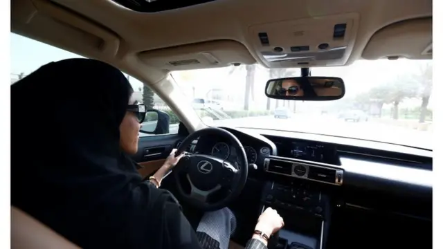 سيدة سعودية