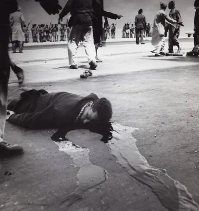 Les forces françaises ont utilisé la violence pour réprimer la révolution algérienne