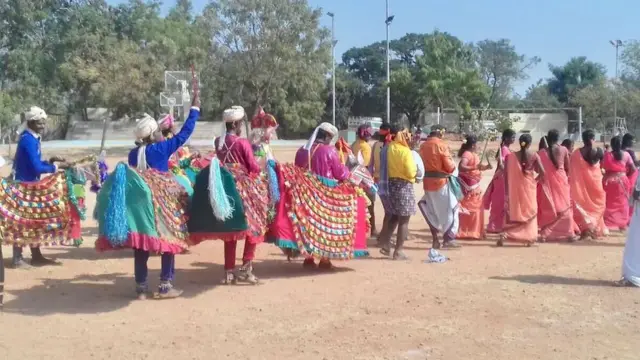 అనంతపురం జిల్లాలో సంక్రాంతి సంబరాల్లో కొయ్యగుర్రాల ప్రదర్శన