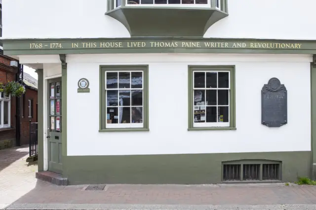 خانه‌ای در ساسکس غربی که زمانی تامس پین در آن زندگی می‌کرد