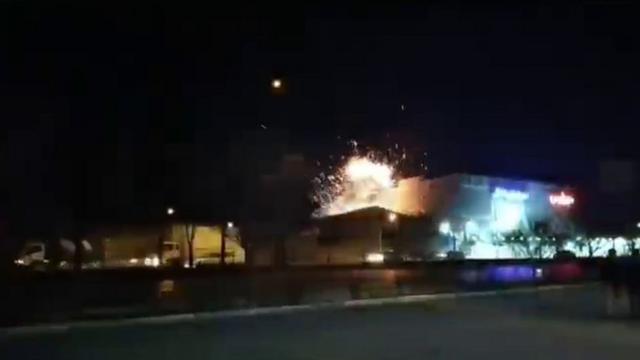 رسانه‌های ایران تصاویری از لحظه انفجار در کارگاه مهمات‌سازی در اصفهان منتشر کرده‌اند