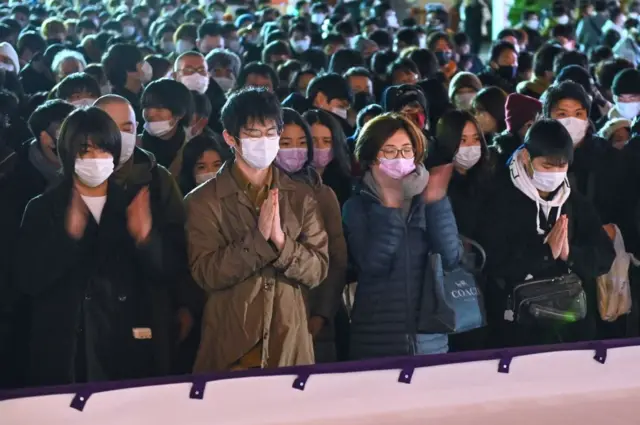 JAPAN-NEW-YEAR People visit Kanda Myojin Shrine to offer New Year prayers in Tokyo on January 1, 2022. (Photo by Kazuhiro NOGI / AFP) (Photo by KAZUHIRO NOGI/AFP via Getty Images)