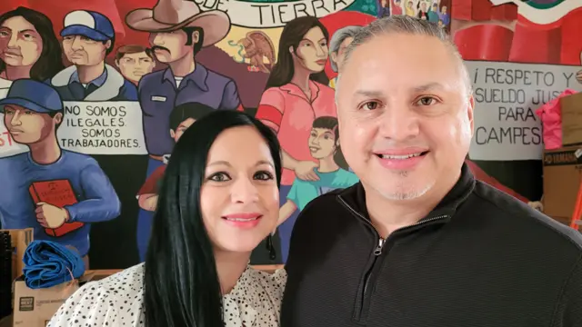 Marisela González y Anthony Veliz en Woodburn, Oregón.