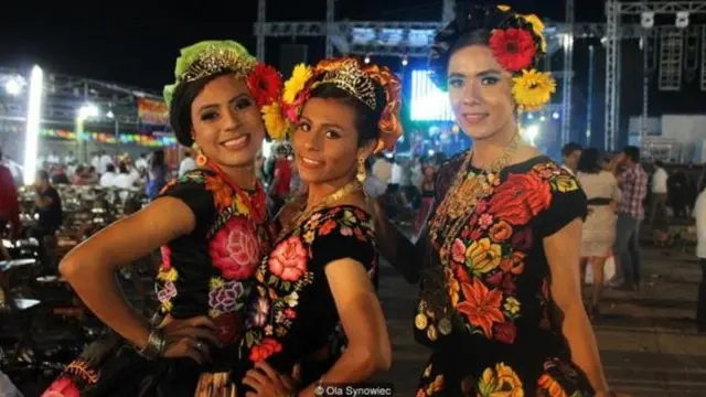 Xuçitan de Saraqosa şəhərində keçirilən festival iştirakçıları