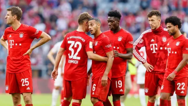 Alphonso Davies, avec ses coéquipiers du Bayern, lors d'un match contre FC Union de Berlin, le 26 octobre 2019.