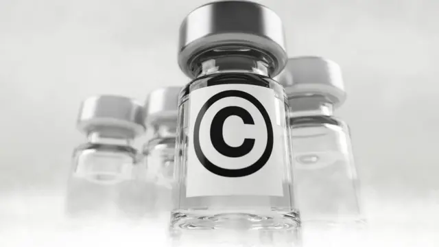 Vacunas con signo de Copyright