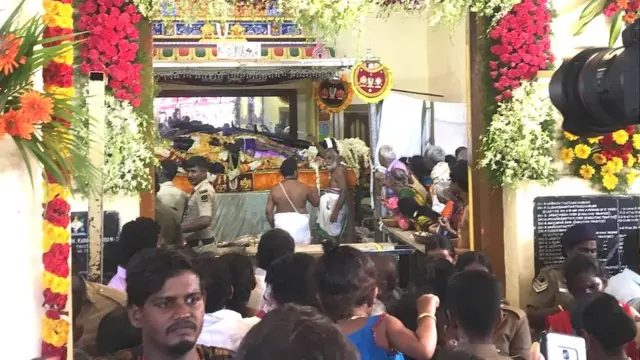 காஞ்சிபுரம் அத்திவரதரை தரிசிக்க சென்ற பக்தர்கள்