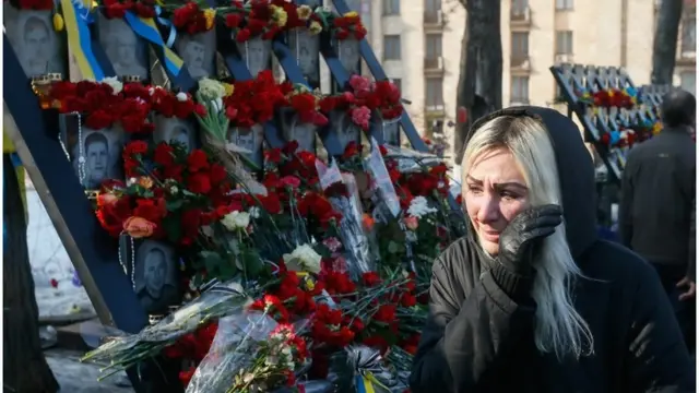 До портретів загиблих несли квіти