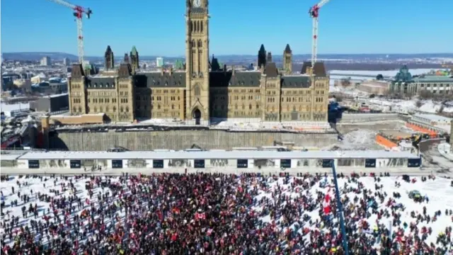 অটোয়ায় বিক্ষোভকারীদের ভীড়
