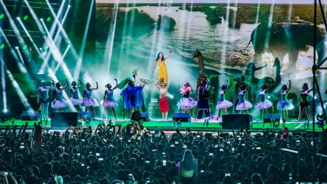 Ekološki performans na početku Egzit festivala