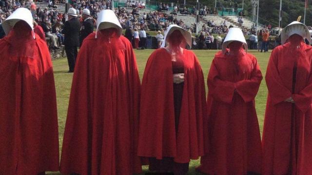 Ativistas vestidassite novibetaias