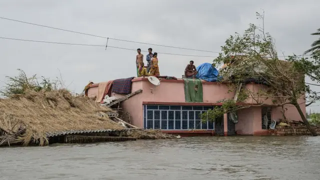 উত্তর ২৪ পরগণার জলমগ্ন মীনাখাঁ এলাাকা