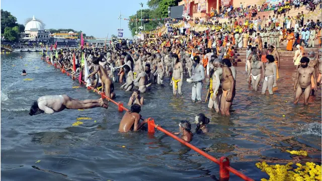 কুম্ভ মেলায় লাখ লাখ মানুষকে জড়ো হওয়ার সুযোগ দিয়ে সমালোচিত হন ভারতীয় প্রধানমন্ত্রী