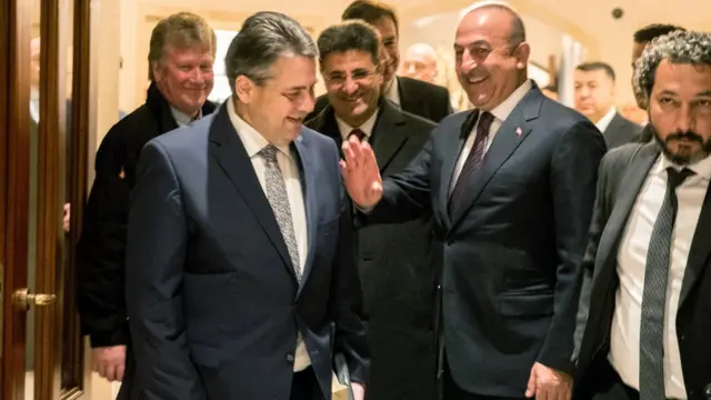 Almaniya Xarici İşlər naziri Sigmar Gabriel və Mevlüt Çavuşoğlu