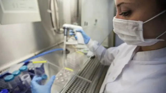 রক্ত পরীক্ষায় এইচআইভি সংক্রমণ ধরা পরে।