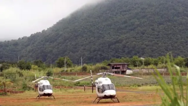 পাশেই রাখা হয়েছে হেলিকপ্টার, জরুরী প্রয়োজনে।
