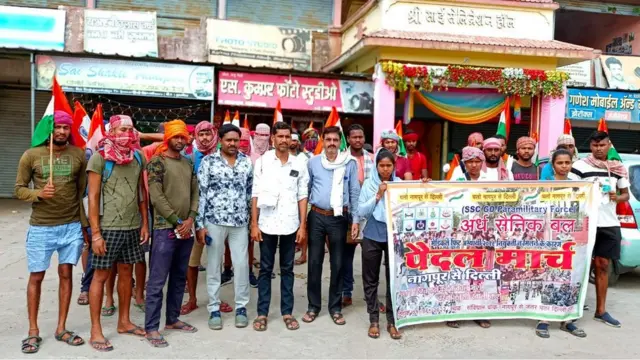 पैदल मार्च