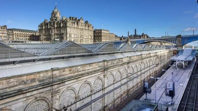 Estación de Waverley en Edinburgo.
