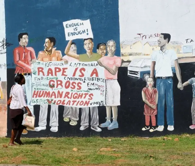 Gambar kampanye anti pemerkosaan di dinding jalan