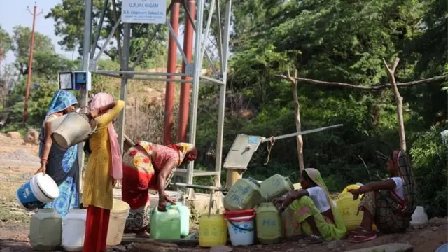 پانی کے لیے قطار