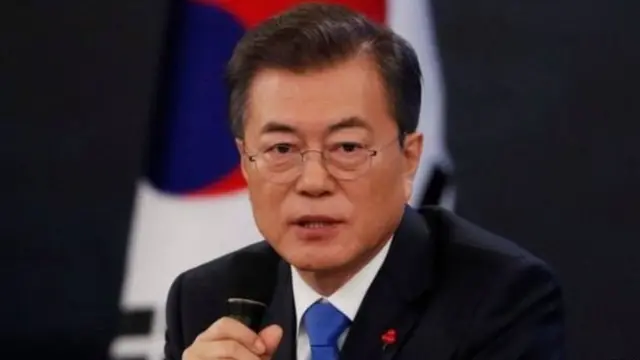 दक्षिण कोरिया के राष्ट्रपति मून जे-इन ने बीबीसी को दिए एक इंटरव्यू में उम्मीद जताई है कि कोरियाई प्रायद्वीप में जारी तनाव जल्द ही ख़त्म हो सकता है.