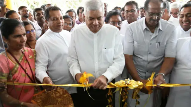 கிழக்கு மாகாண மக்கள் பிரச்சனையின் தீர்வுக்கு அரசு முயற்சி - ரணில்