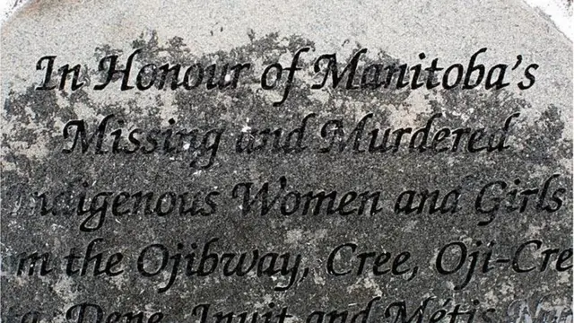 අතුරුදහන් හෝ මරා දමා ඇති ස්වදේශිකයන් වෙනුවෙන් ඉදි කෙරුණ සමරු පලකයක්