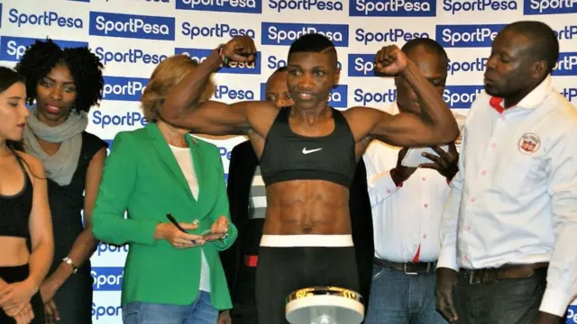 Fatuma Zarika akipimwa uzani