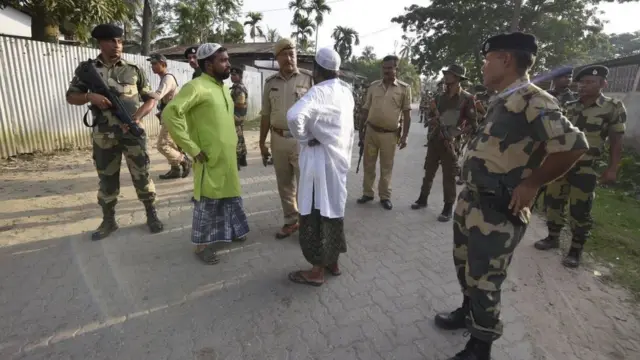 এনআরসি তালিকা প্রকাশের আগের দিন থেকেই অথাৎ শুক্রবার থেকে আসামের স্পর্শকাতর বিভিন্ন স্থানে পুলিশ এবং আধা-সামরিক বাহিনী মোতায়েন করা হয়েছে।