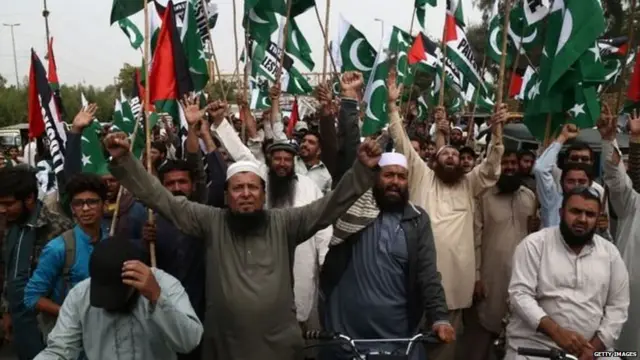 పాకిస్తాన్లో నిరసన ప్రదర్శనలు