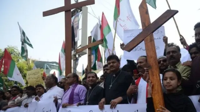 اقلیت، پاکستان، قانون