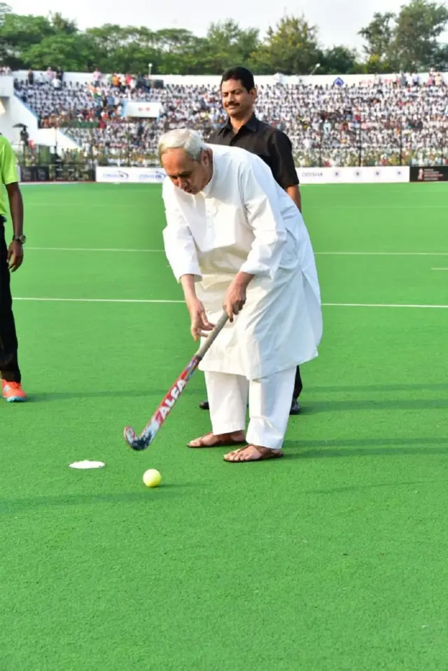 ગોલ્ફ રમતા નવીન પટનાયક