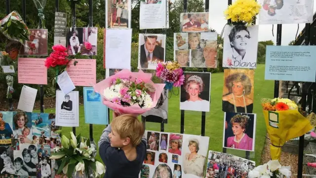 أظهر الشعب البريطاني مشاعر جياشة لوفاة الأميرة ديانا