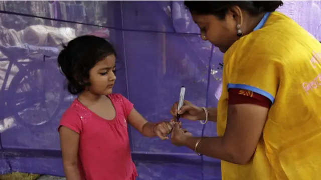 बच्चे का टीकाकरण