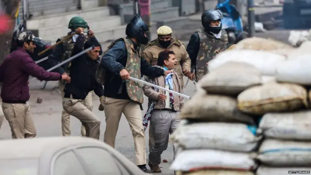 प्रदर्शन के दौरान गिरफ़्तारी