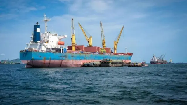 Shaba hiyo inadaiwa kubadilishwa kabla ya meli hiyo kitia nanga