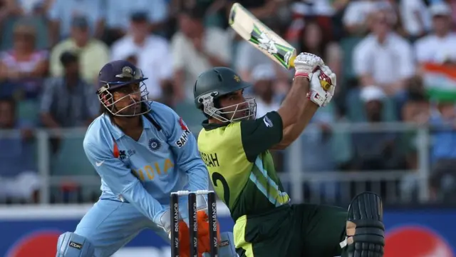 धोनी और मिस्बाह उल हक