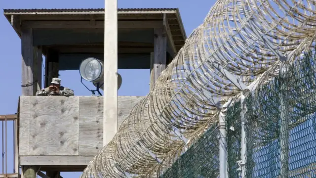 Guantanamo'da güvenlik telleri