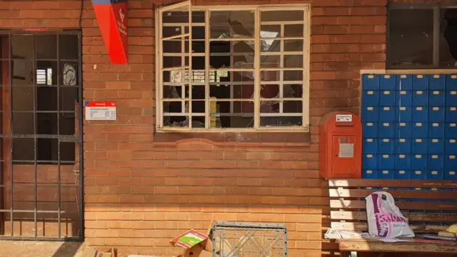 সোহাগ রানার দোকানে ব্যাপক লুটপাট ও ভাঙচুর চালানো হয়